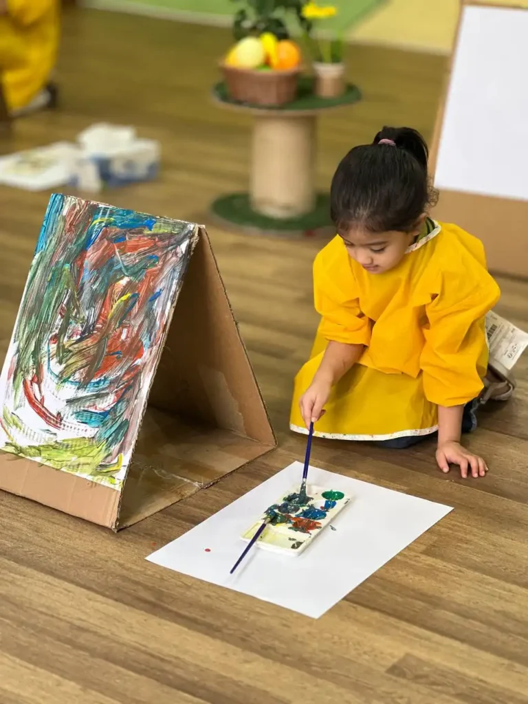 Kids learning arts at Green Leaves